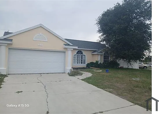 27 Bridle Path — Photo 1