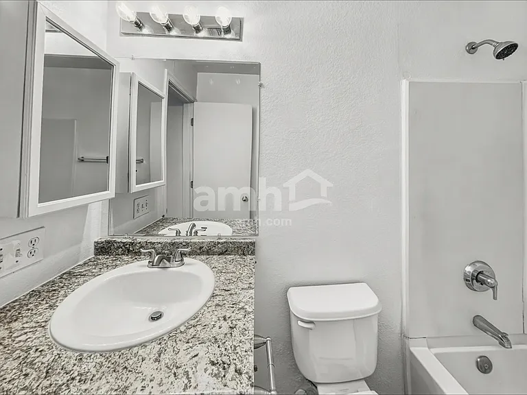 6159 S Avenue De La Chandelle — Photo 9