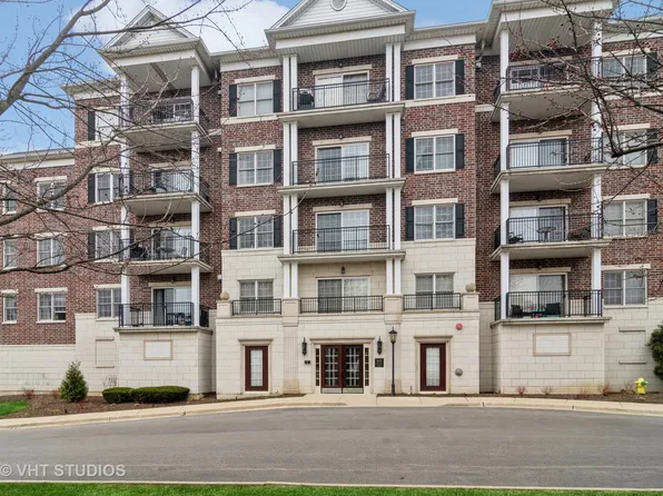 446 McDaniels Cir APT 304, Clarendon Hills, IL 60514