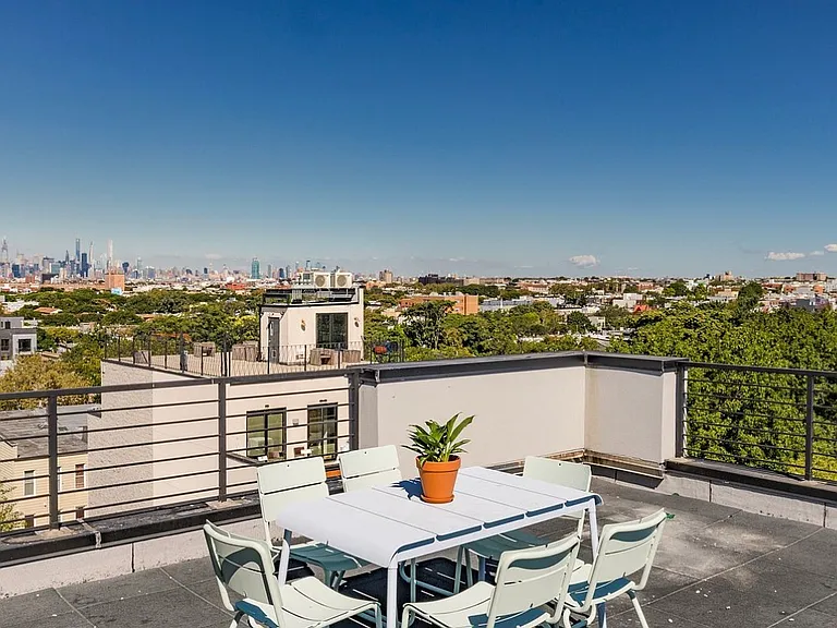 682 Chauncey St #3L — Photo 9