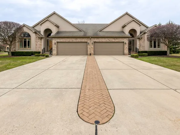 52817 Hunters Pte Ct, Macomb, MI 48042