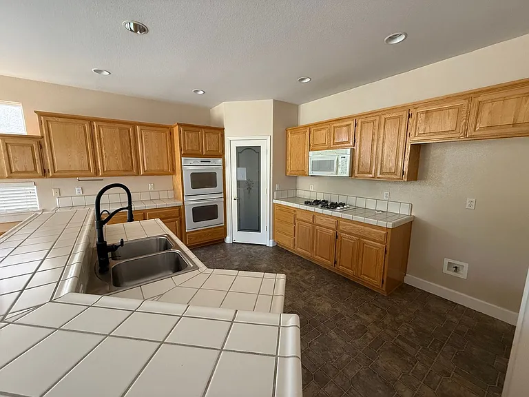 3389 Bonaire Rd — Photo 6