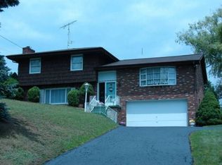 52319 Buena Vista Dr, Saint Clairsville, OH 43950