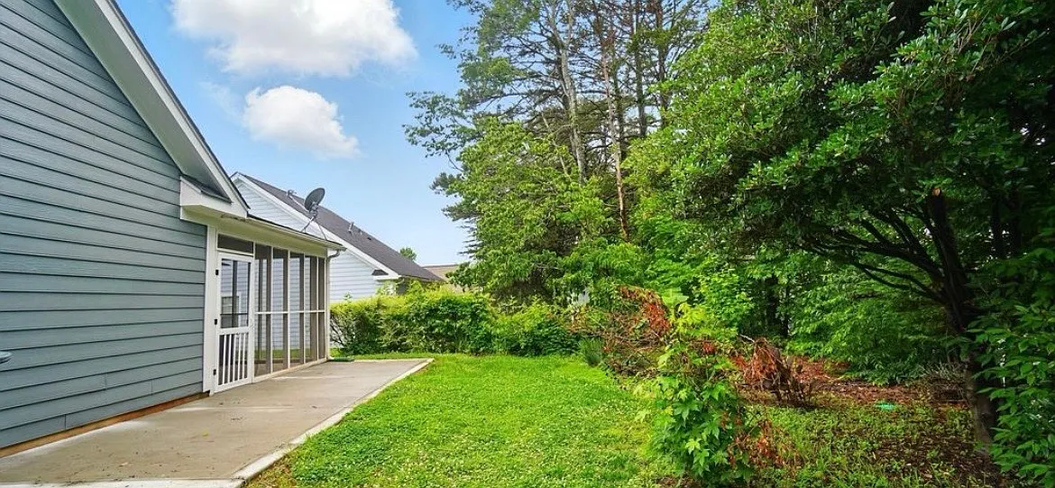3 bed, 1102 sqft, $1,950 — Photo 3