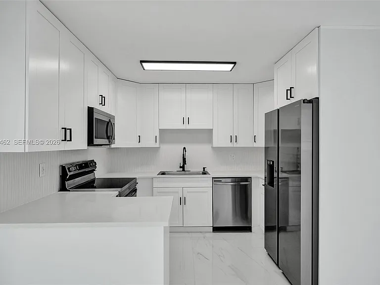 1220 NE 8th St — Photo 3