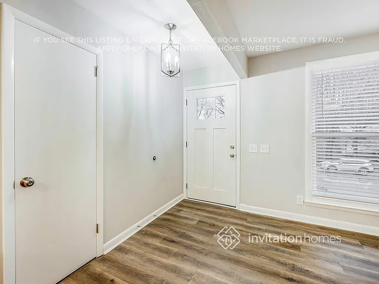 691 Frankfort Dr — Photo 2
