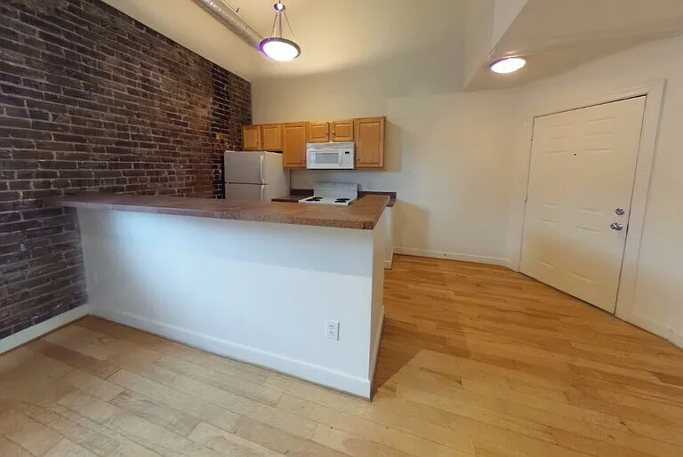 302 N Goshen St #201 — Photo 7