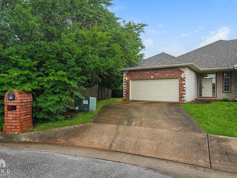 3253 Kickapoo Ave — Photo 1