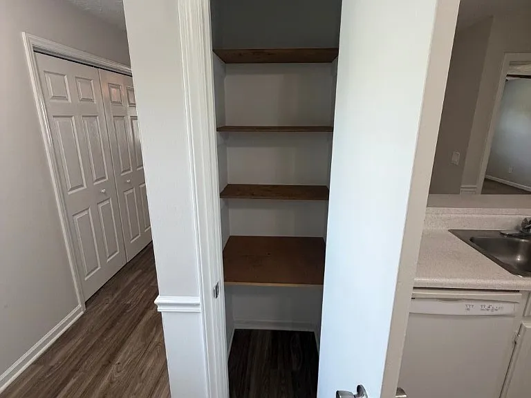 1246 Hamilton Dr — Photo 6