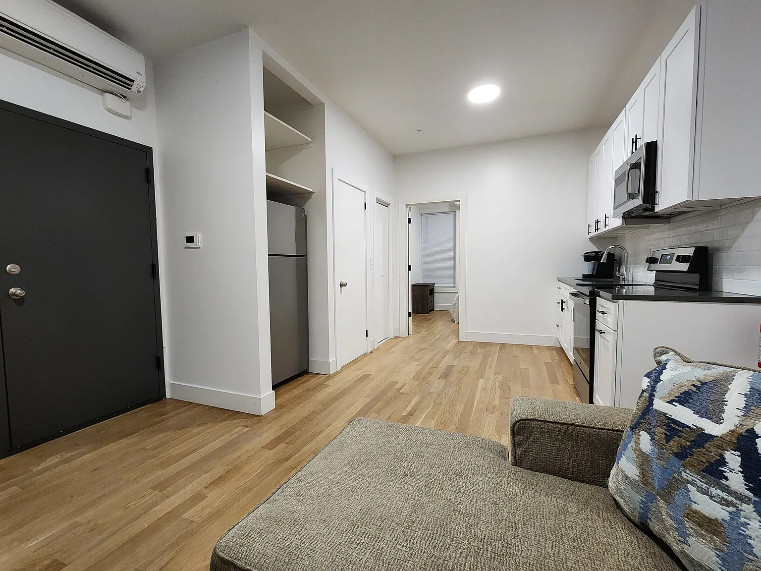 1 bed, 1.0 bath, 410 sqft, $1,975 — Photo 3