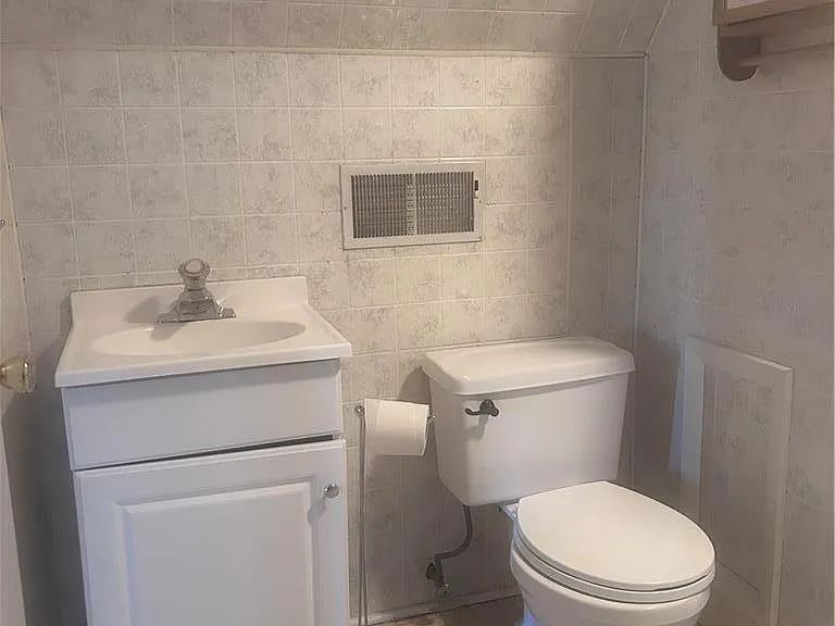 146 W Broad St #3 — Photo 4