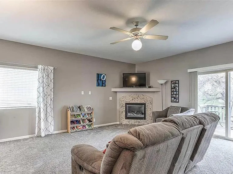 7033 S 183rd Ave — Photo 10