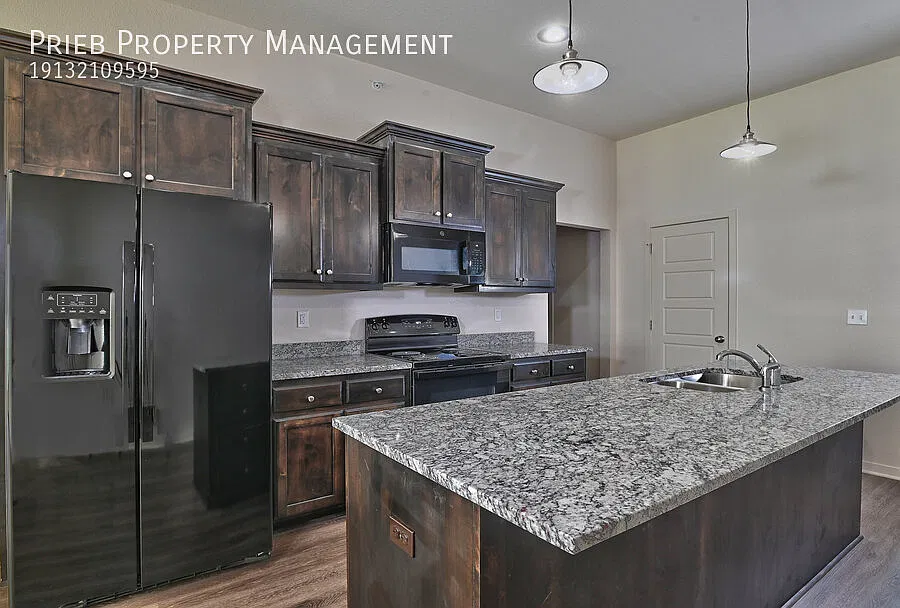 Reserve Townhome - Available February 1st — Photo 4