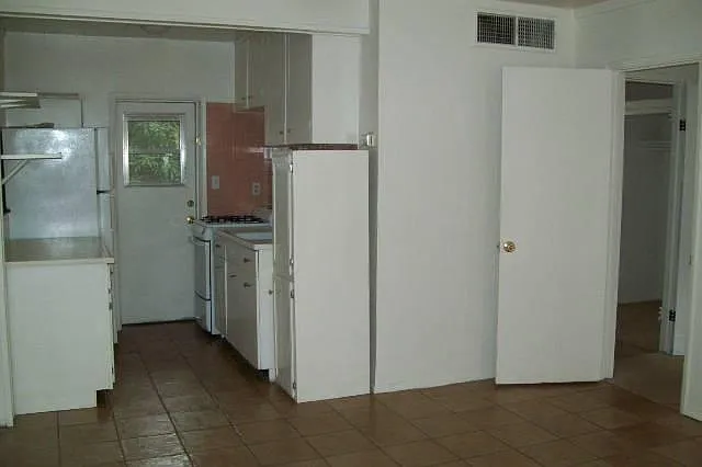 524 W Howe St #524 — Photo 2