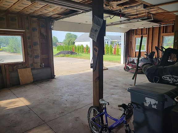 Nice workshop, storage upst
