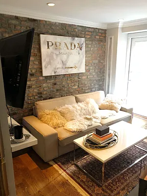 Rented by Avenues Real Estate | media 21