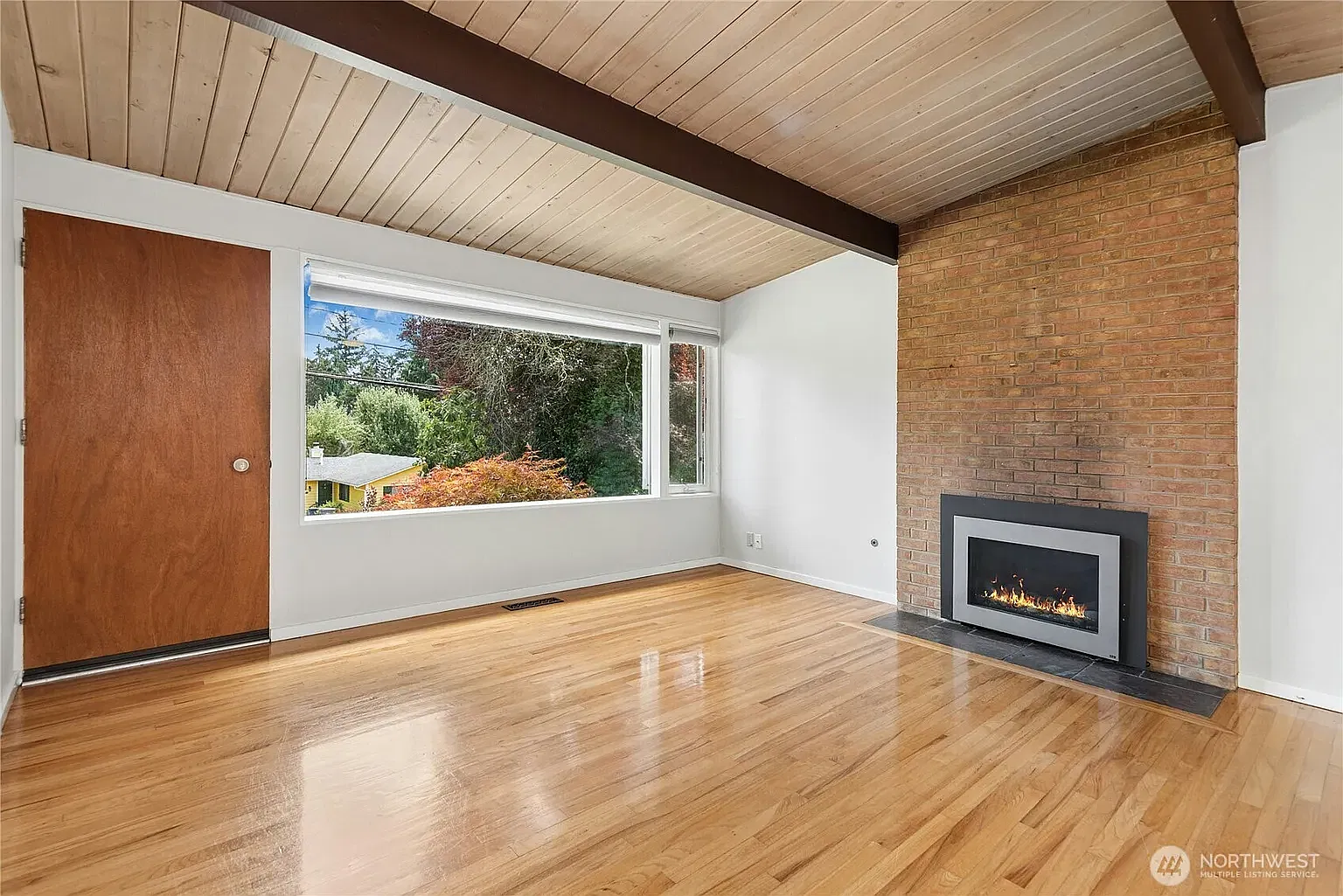 2 bed, 905 sqft, $2,750 — Photo 2
