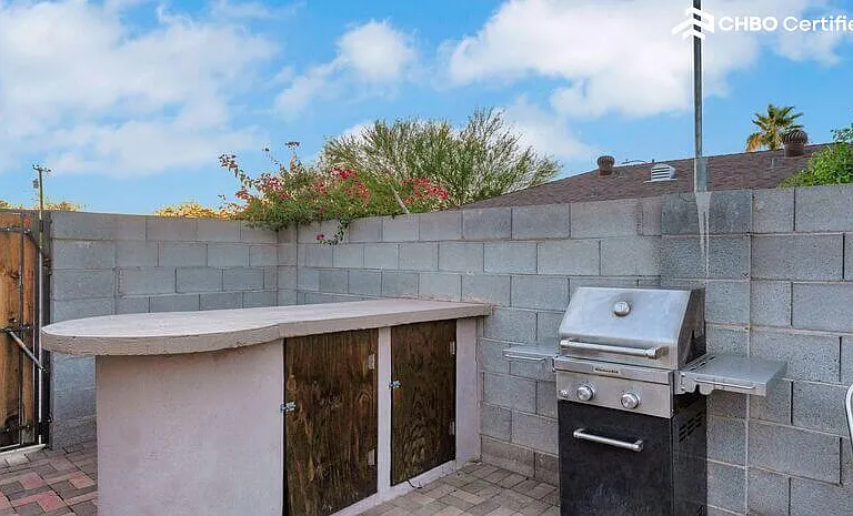 1715 N Whittier Dr — Photo 19