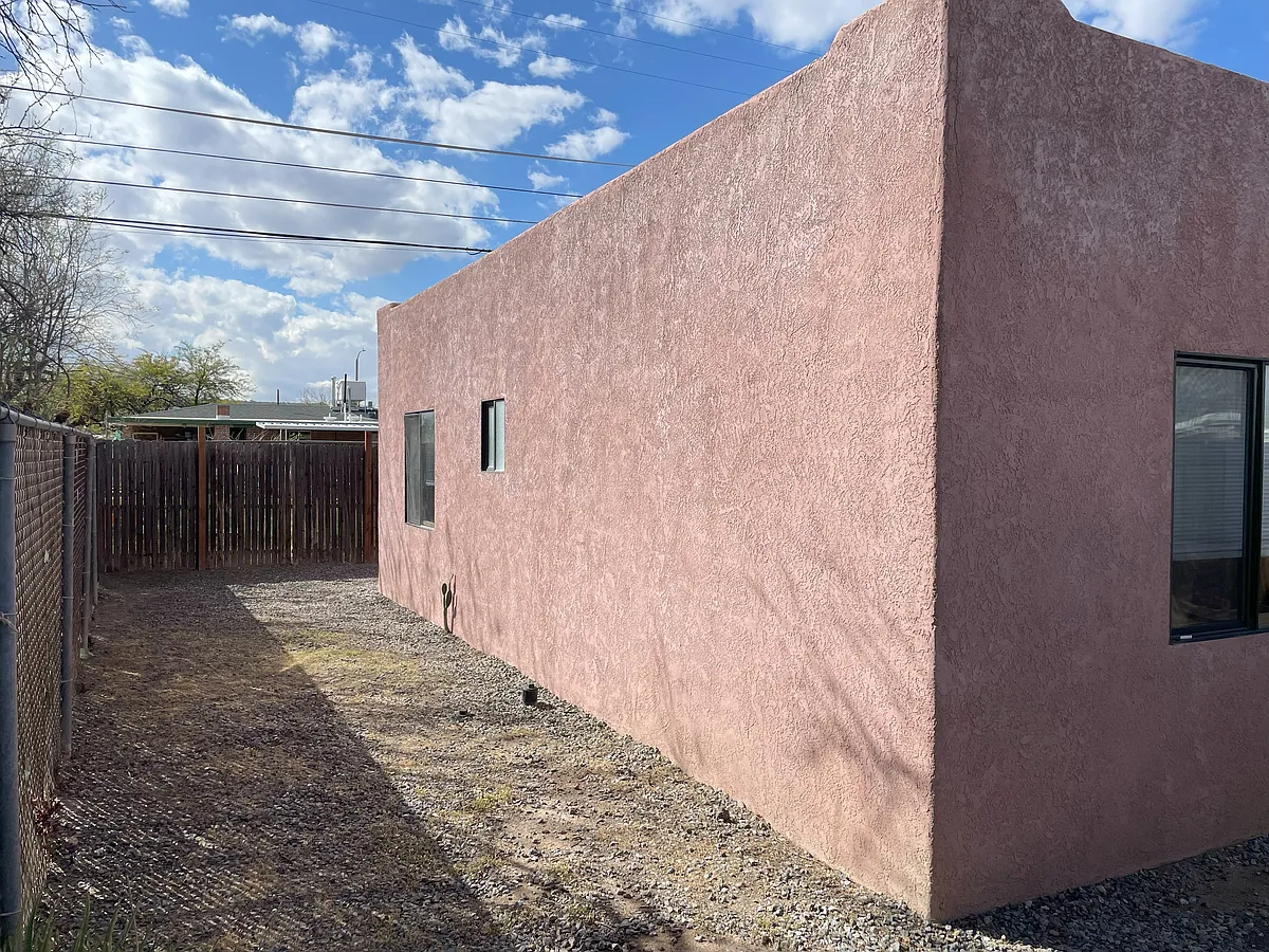 Building Photo - 1307 W Saint Clair St #2