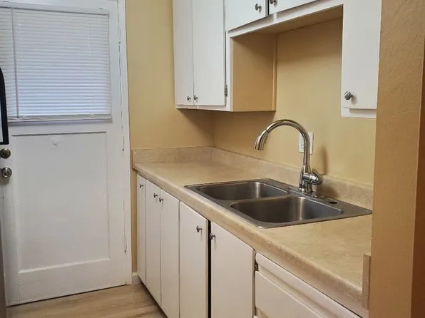 9504 Emerald Park Dr APT 4, Elk Grove, CA 95624