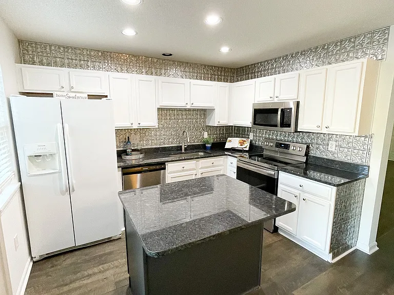 201 Yellow Hawthorn Cir — Photo 7