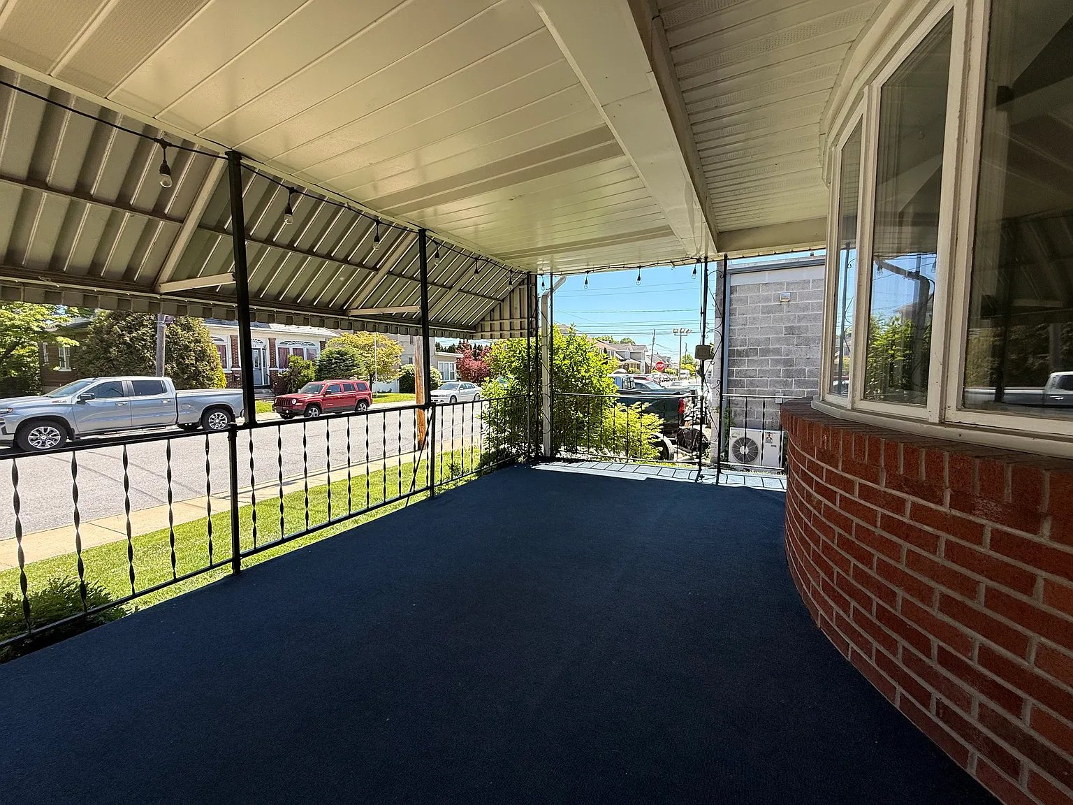 3 bed, 1272 sqft, $1,900 — Photo 2