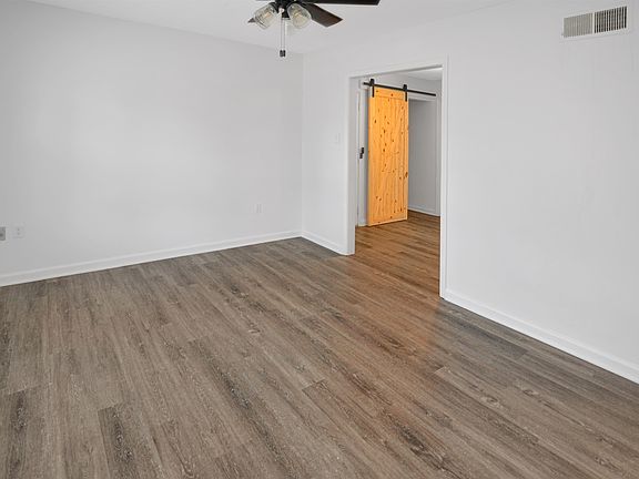 4th image of 5077 Long Branch Dr