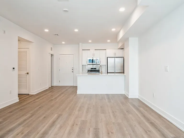 32 Jones St #503 — Photo 4