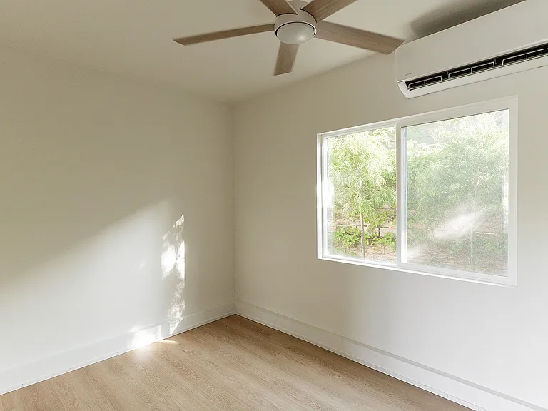 2841 Los Feliz Dr #B — Photo 8