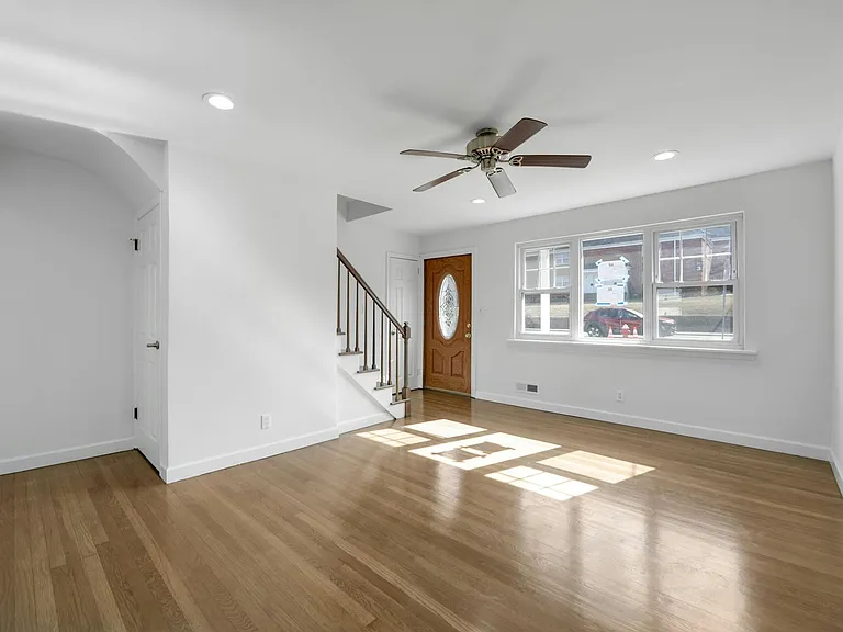 380 Grand Ave — Photo 9