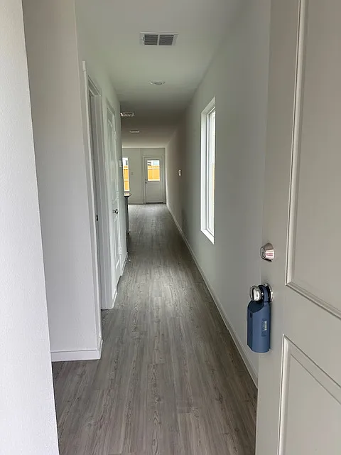 3 bed, 2.5 bath, 1376 sqft, $1,900 — Photo 3