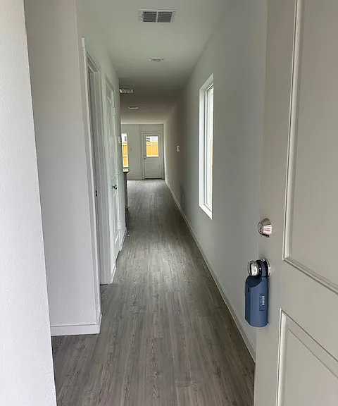917 Grebe Dr — Photo 3