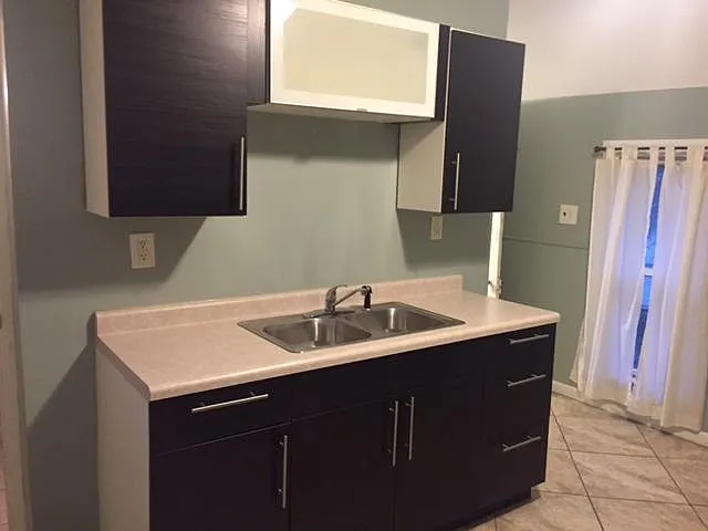 1305 College Ave NE — Photo 3