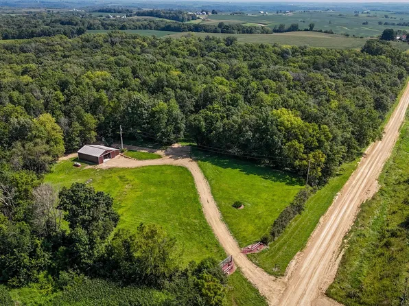 32274 53rd St, Preston, IA 52069