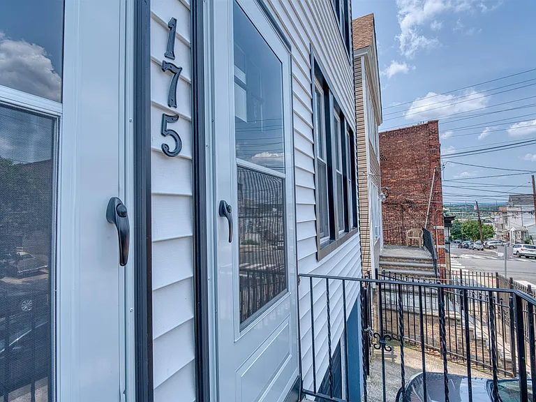 175 Zabriskie St #1 — Photo 14