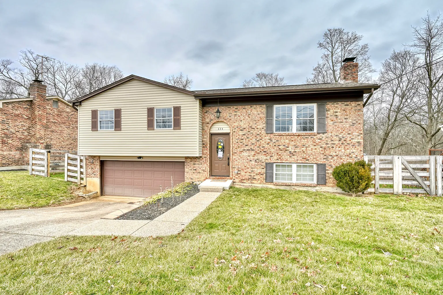 374 Knollwood Dr photo 1