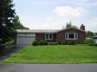 1806 Woodfield Rd, Hurstbourne Acres, KY 40220