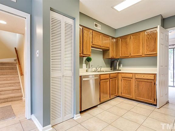 4th image of 4101 Five Oaks Dr Unit 24