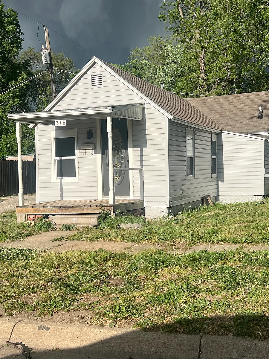Building Photo - 316 S Plum St