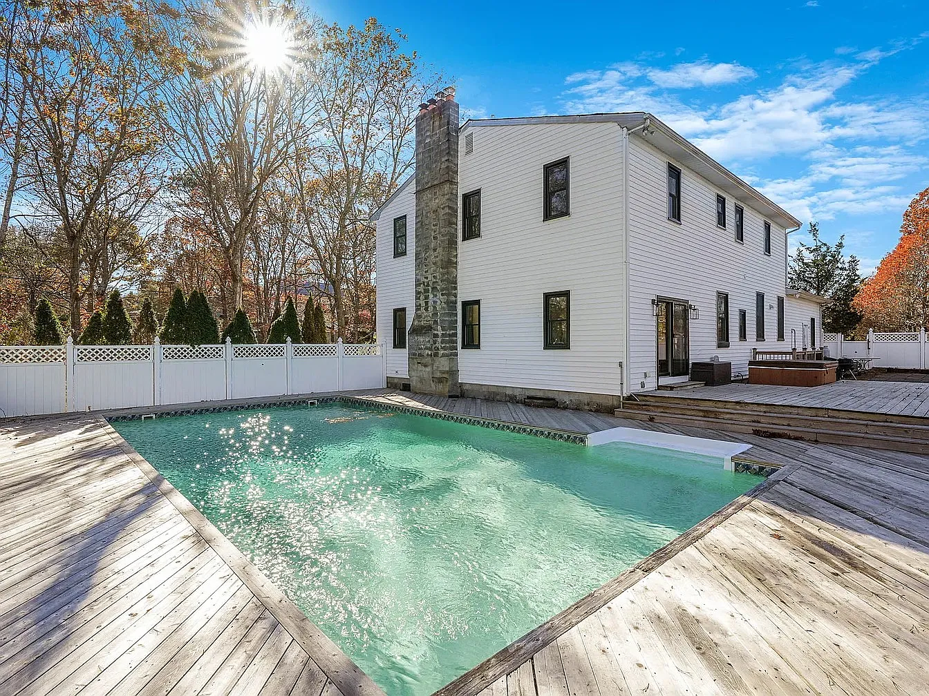 34 Starboard Rd - Amazing Rental, Great Location — Photo 1
