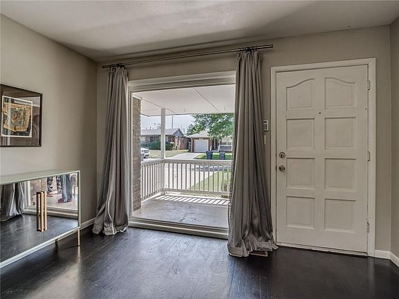 4th image of 10833 N Utica Dr
