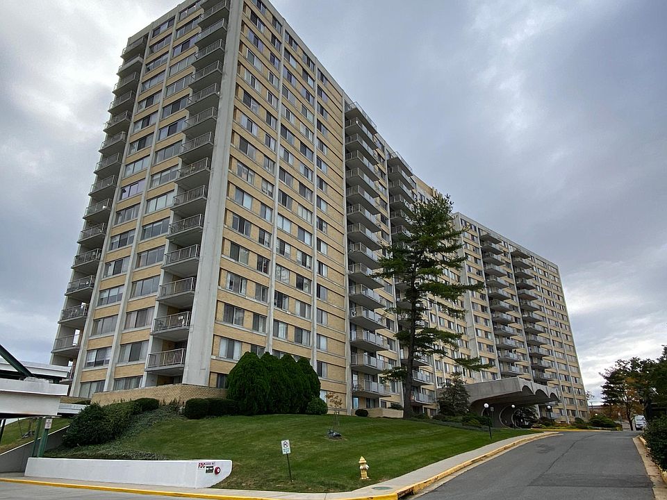 1st image of 301 N Beauregard St APT 402