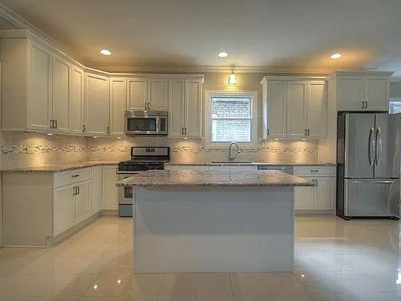 3rd image of 5037 W Waveland Ave