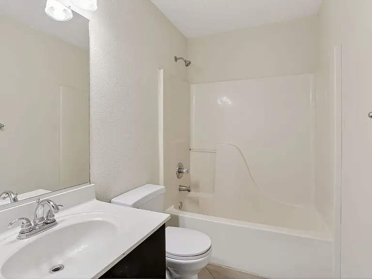 713 Emerald Ct — Photo 14