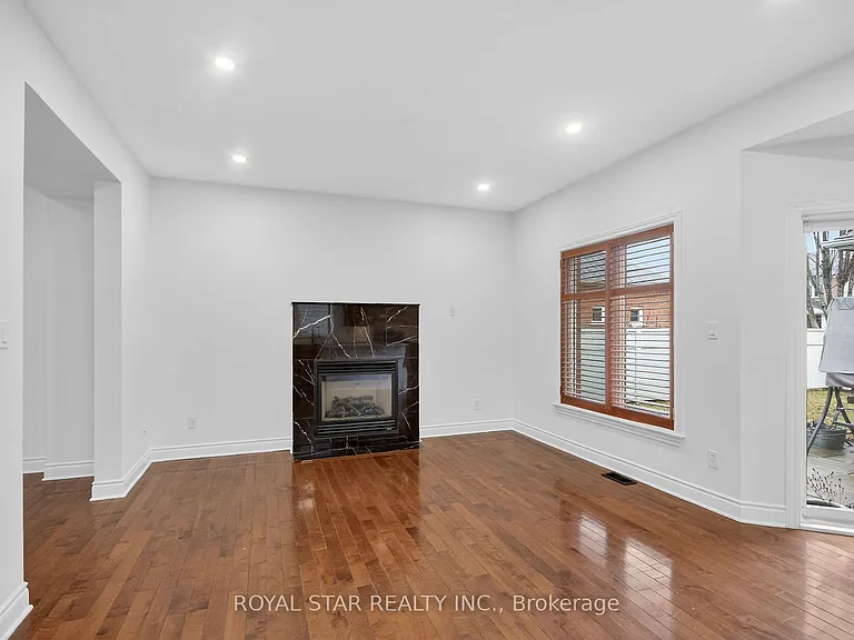 1448 Queensdale Ave — Photo 12