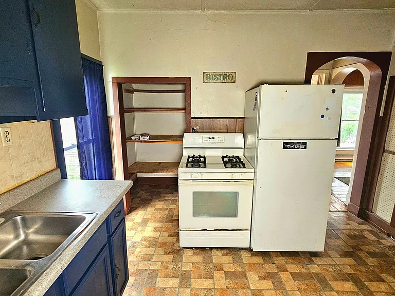490 Grand St — Photo 12