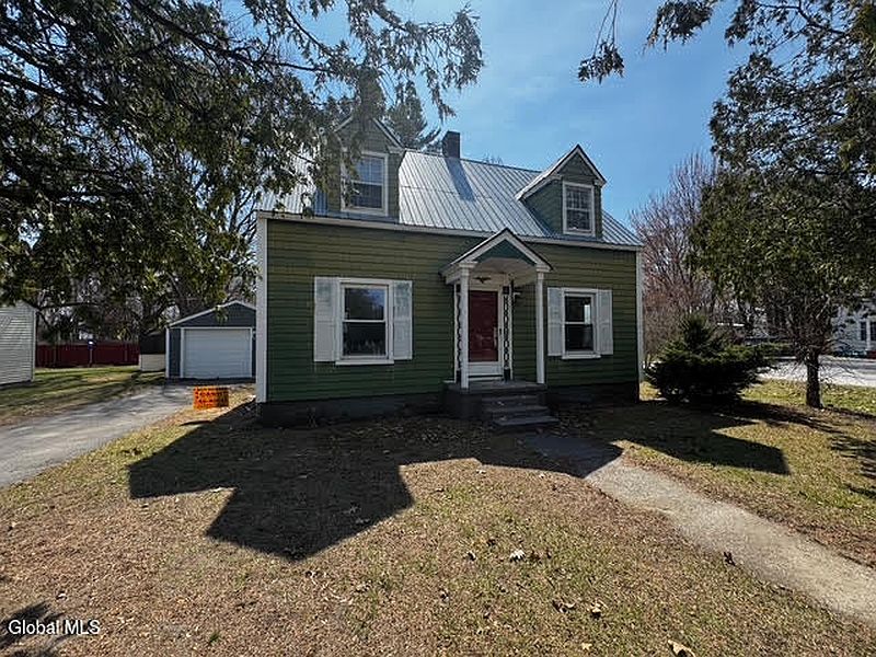 2nd image of 32 Gates Avenue