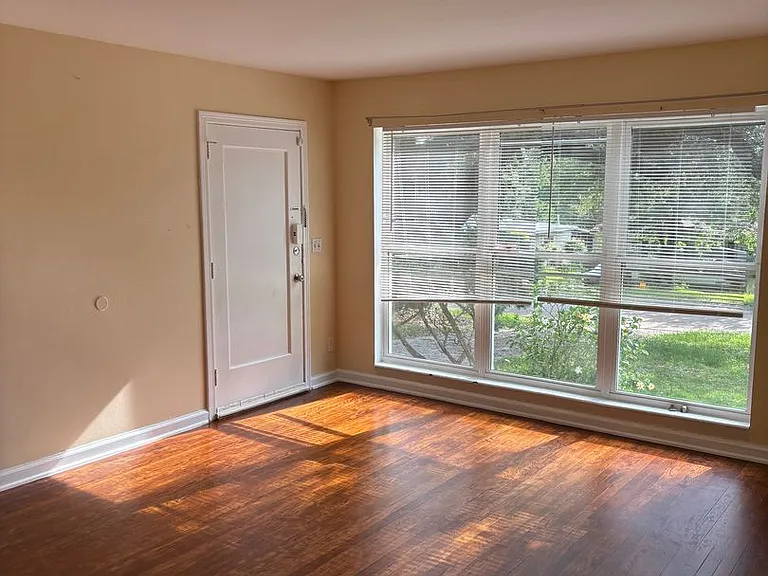 5095 Crestwood Rd — Photo 4