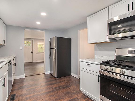4th image of 3112 Courtlandt Ave