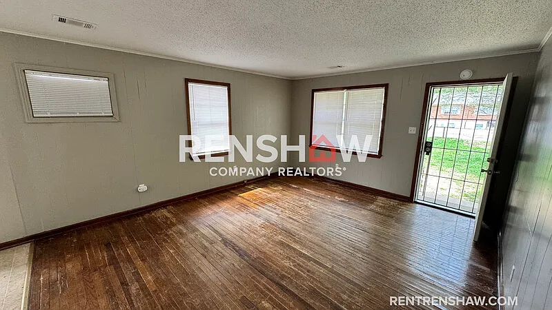 3 bed, 1.0 bath, $1,195 — Photo 2